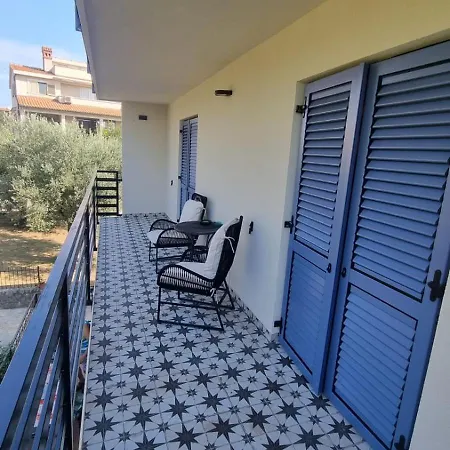 House Gacina Apartamento