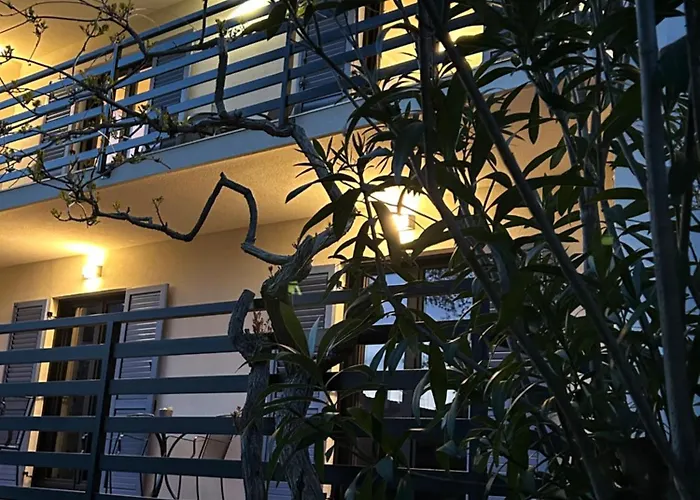 아파트 House Gacina 로비니